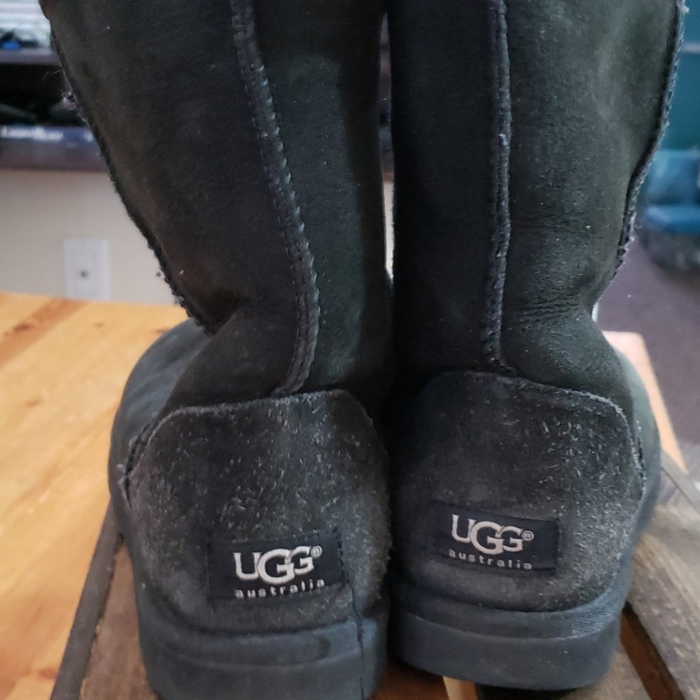 Used black uggs